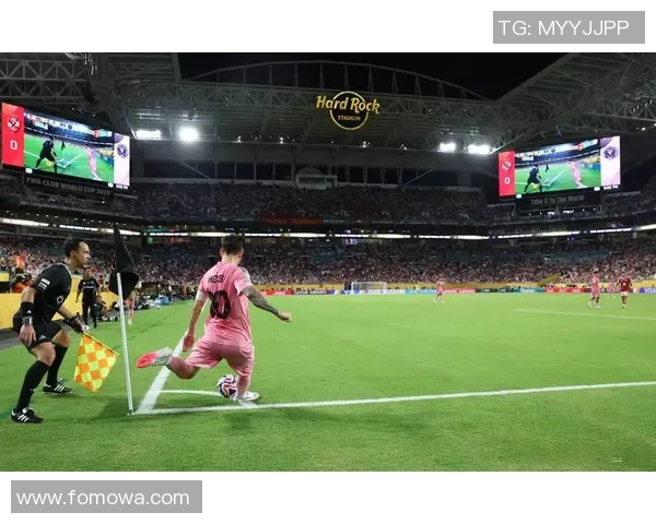 光脚比赛的足球明星是谁他在赛场上的表现令人惊叹